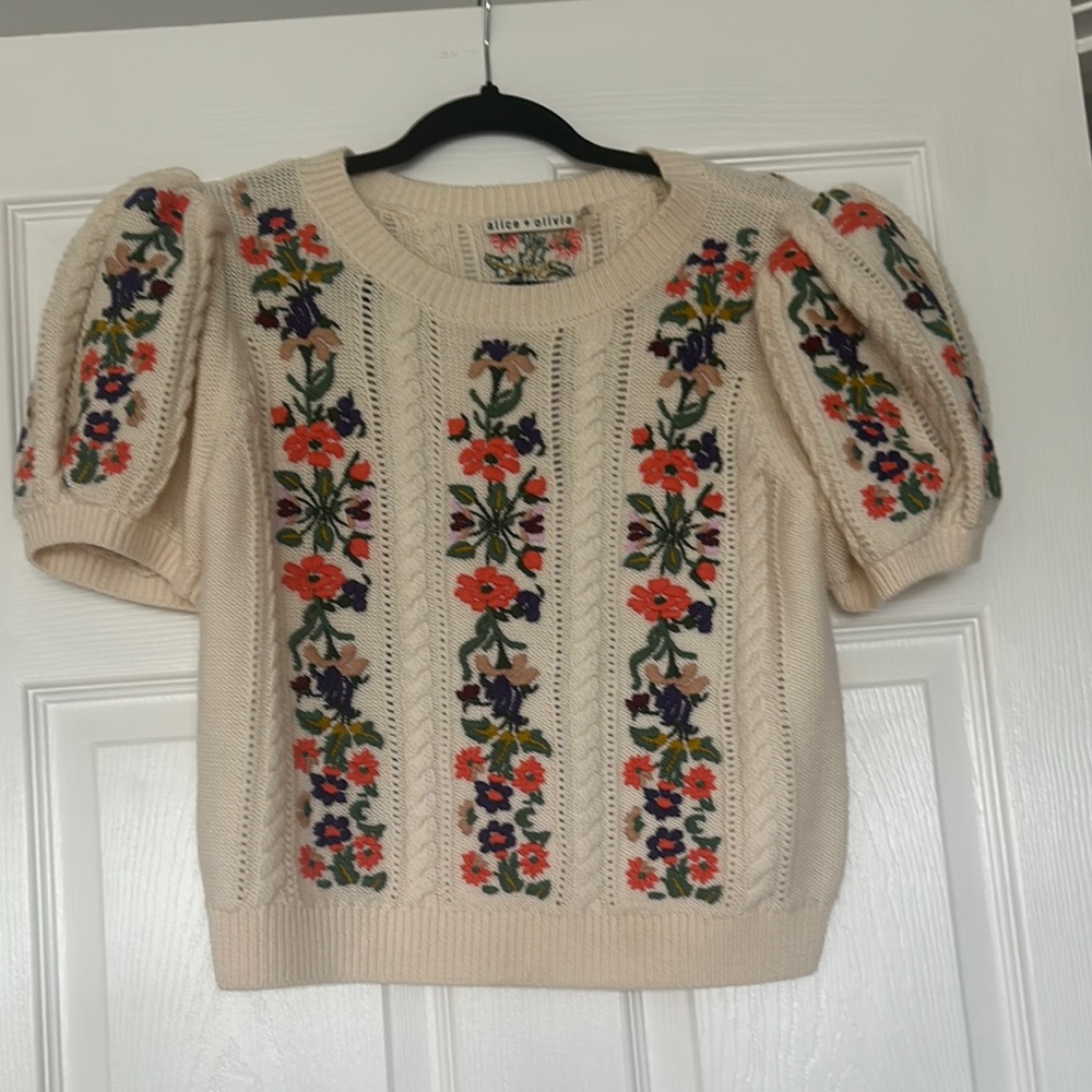 Alice + Olivia Cream Red Floral Crew Neck Sweater